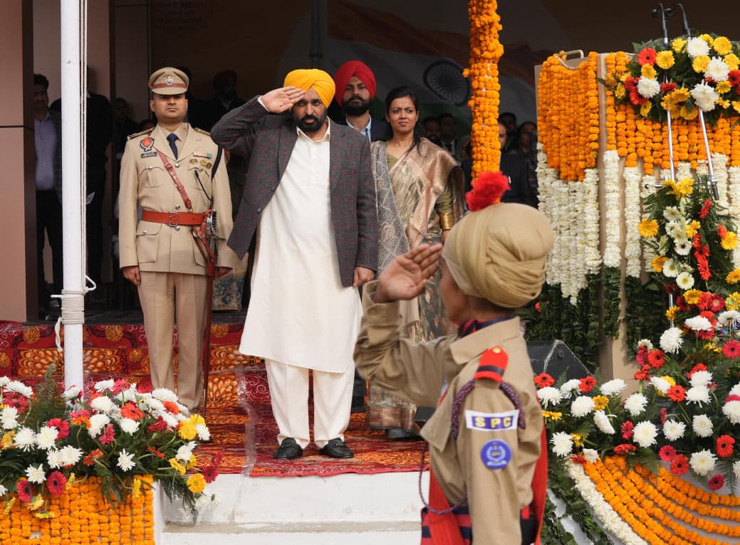 ਮੁੱਖ ਮੰਤਰੀ ਭਗਵੰਤ ਸਿੰਘ ਮਾਨ ਨੇ ਤਿਰੰਗਾ ਲਹਿਰਾਇਆ ਪੰਜਾਬ ਵਿੱਚ ਸ਼ਾਸਨ ਸਬੰਧੀ ਸੁਧਾਰਾਂ ਦਾ ਜ਼ਿਕਰ ਕੀਤਾ